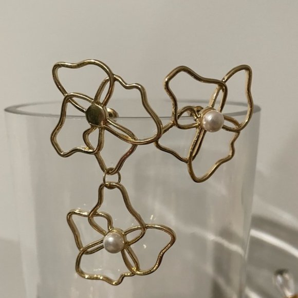 ♥ Flower Asymmetrical Earrings♥ - Picture 6 of 9